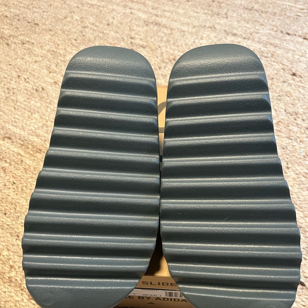 Yeezy Slides- Marine Slate NEW with Box - Picture 2 of 4